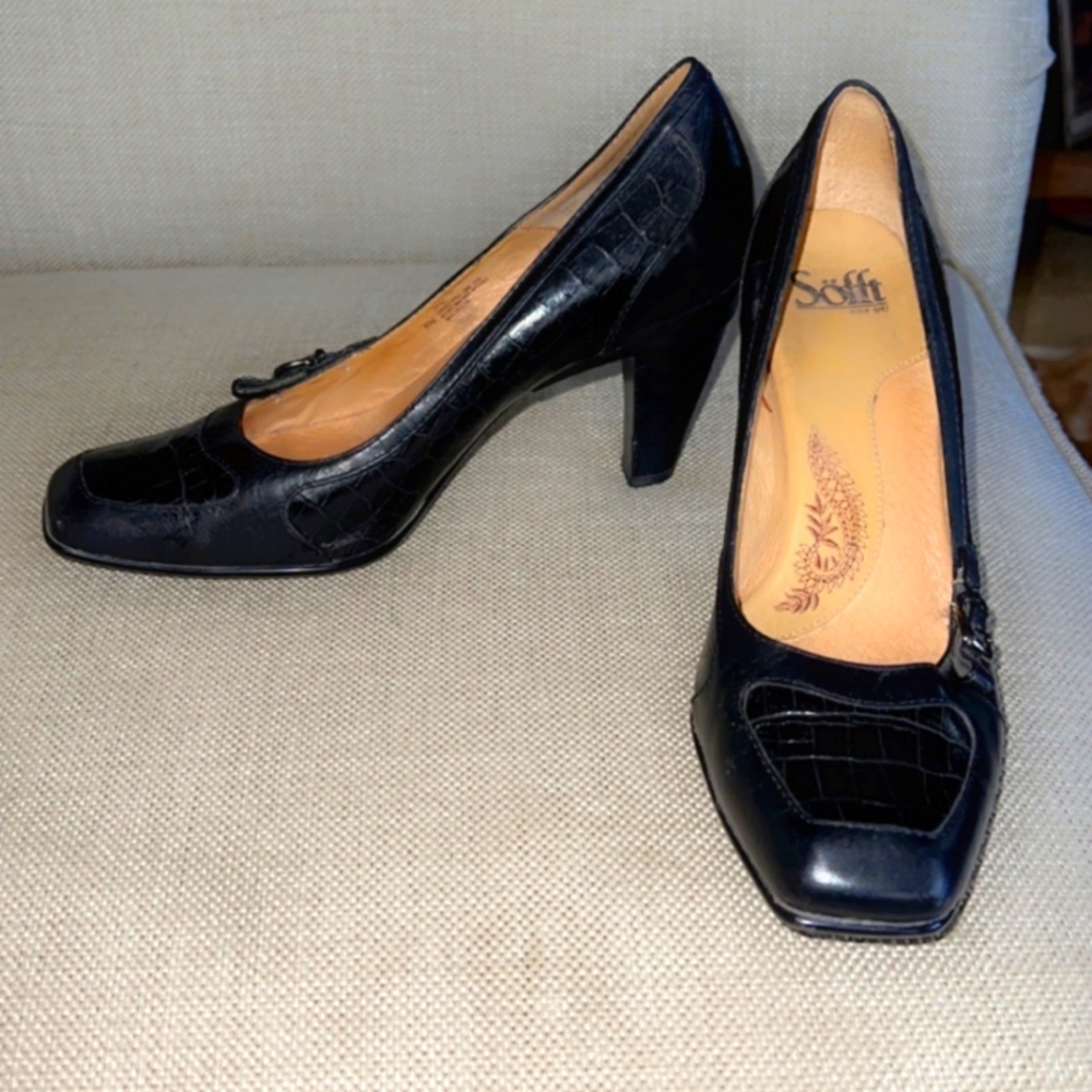 Ladies Sofft black mid heels